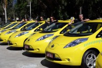 Projeto incentiva compra de carro elétrico por taxista e pessoa com deficiência
