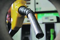 Preço da gasolina nas refinarias cai para R$ 1,997