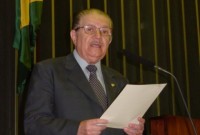 Deputado Mauro Benevides discursa a favor da PEC 82
