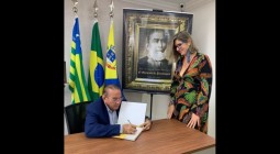 Valdeci Cavalcante lança livro sobre Marquês de Paranaguá em Oeiras