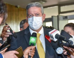 Lira: sanção da lei que muda regras do ICMS dos combustíveis é uma vitória dos brasileiros
