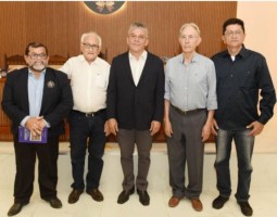 Nelson Nery lança três livros na APL