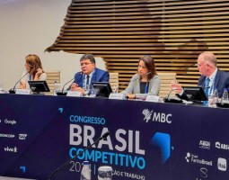 Em Brasília, governador defende a educação em tempo integral como chave para a qualificação profissional no Brasil