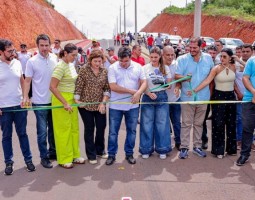 Em Luzilândia, governador inaugura avenida e nova base da PM para fiscalização de divisa