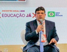 Rafael Fonteles apresenta app inovador do Piauí para a primeira infância em evento nacional de educação