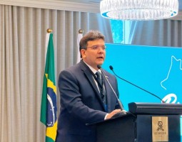 Rafael Fonteles inicia missão no Catar com reunião preparatória para apresentação dos potenciais do Nordeste