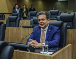 Henrique Pires comemora maior conjunto habitacional da história de Batalha