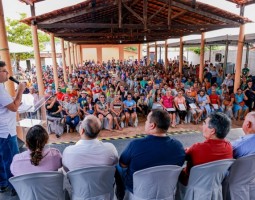 Rafael Fonteles entrega títulos de terra em um dos maiores assentamentos da América Latina, em Batalha