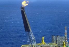 Mais de R$ 8 bilhões são arrecadados em leilão de exploração de petróleo