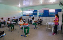 Dez mil alunos da rede estadual estão em aulas presenciais