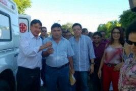 Governador visita obras e entrega ambulância em Cabeceiras