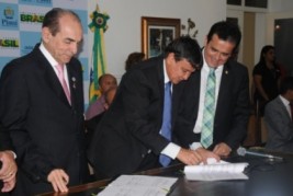 W.Dias propõe que projeto piloto de implantação do cartão SUS seja feito no Piauí