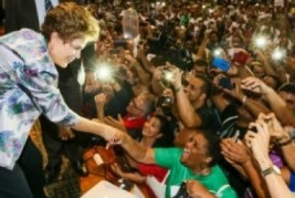 Temos que defender a democracia do golpe, afirma Dilma Rousseff