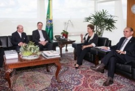 Dilma e o ministro da Saúde recebem o presidente da CNBB, Dom Sérgio da Rocha