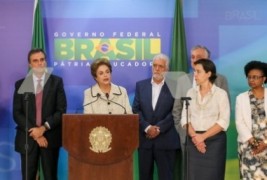 RESPEITO À CONSTITUIÇÃO  Dilma declara inconformismo com \'desnecessária\' condução coercitiva imposta