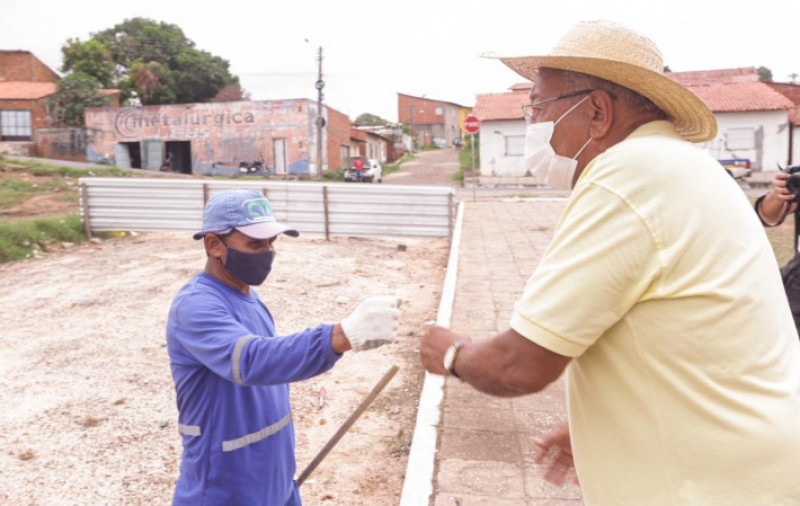 Prefeito Doutor Pessoa visita obras na zona Sudeste e garante entrega do mercado do Renascença