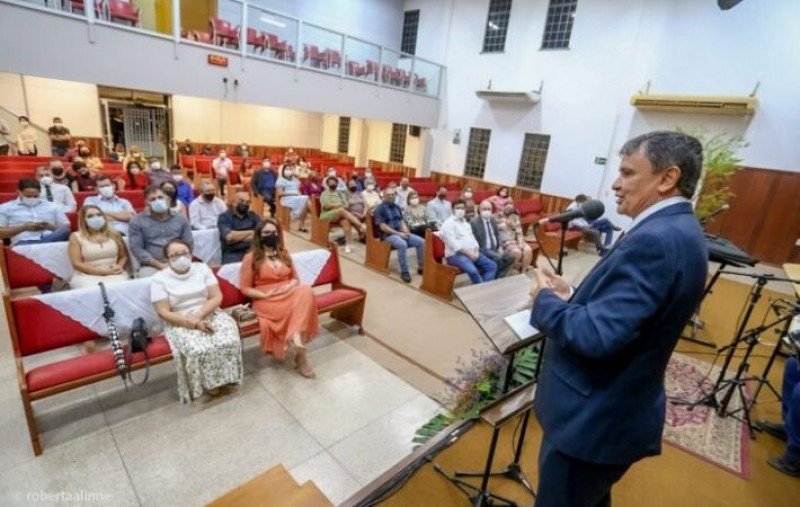 Wellington Dias participa de culto em homenagem ao Dia do Piauí