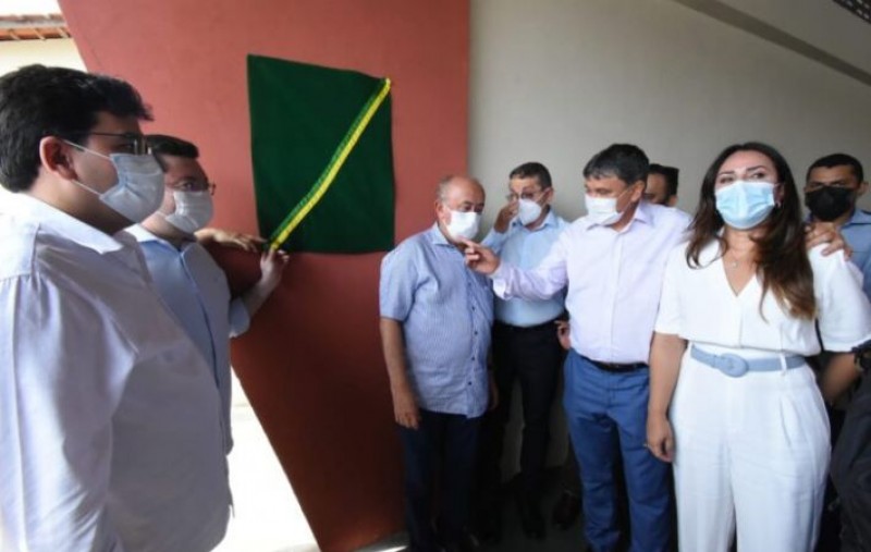 Wellington Dias entrega escola reformada e autoriza novas obras em Piracuruca