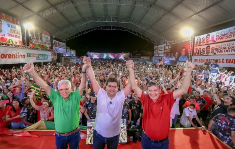 A coligação “TIME DO POVO” vitoriosa, com Rafael e Themistócles.