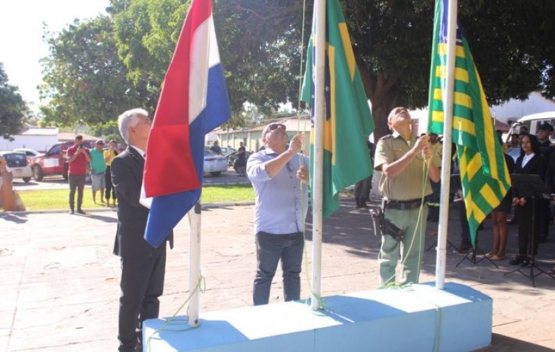 Hasteamento de bandeiras abre solenidades dos 120 anos de Uruçuí