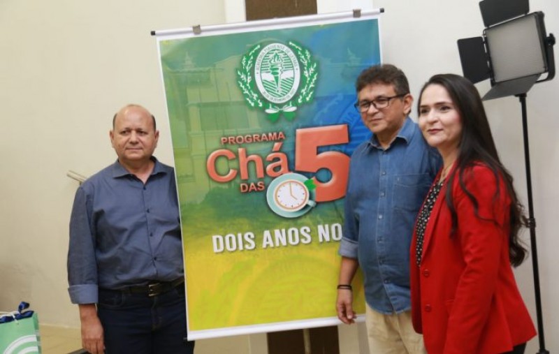 APL comemora 2 anos do “Chá das 5”