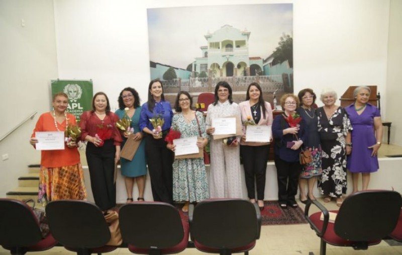 Mulheres são homenageadas na APL