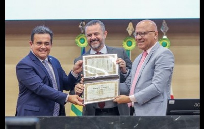 Juiz Múccio Miguel Meira recebe Título de Cidadão Piauiense na Alepi