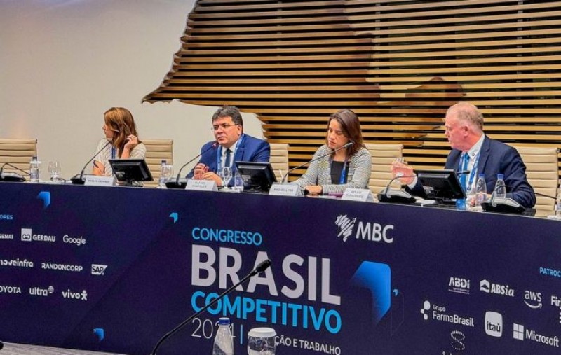 Em Brasília, governador defende a educação em tempo integral como chave para a qualificação profissional no Brasil