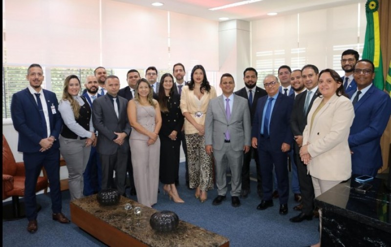 Desembargador Aderson Nogueira recebe visita institucional do presidente da OAB-PI
