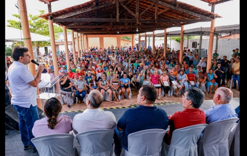 Rafael Fonteles entrega títulos de terra em um dos maiores assentamentos da América Latina, em Batalha