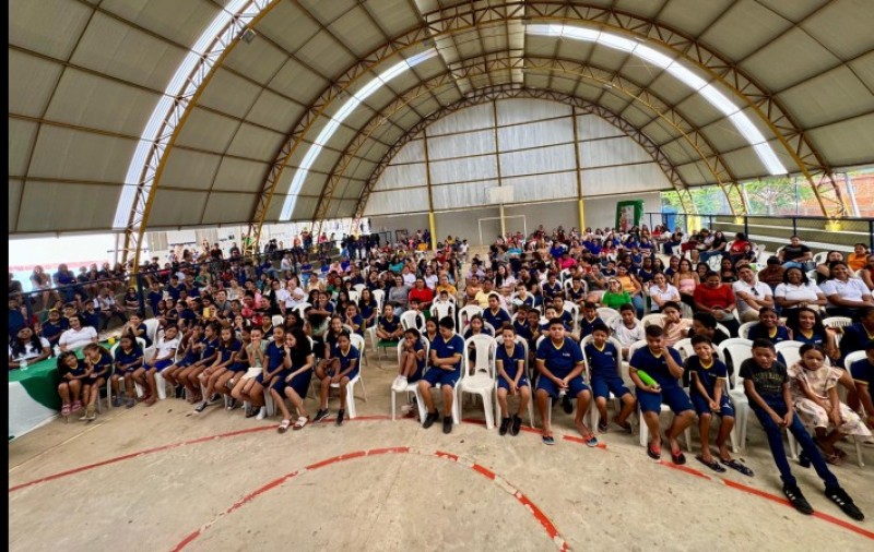 Projeto Cidade Leitora reúne estudantes na I Feira Literária da Unidade Escolar Genésia Neiva